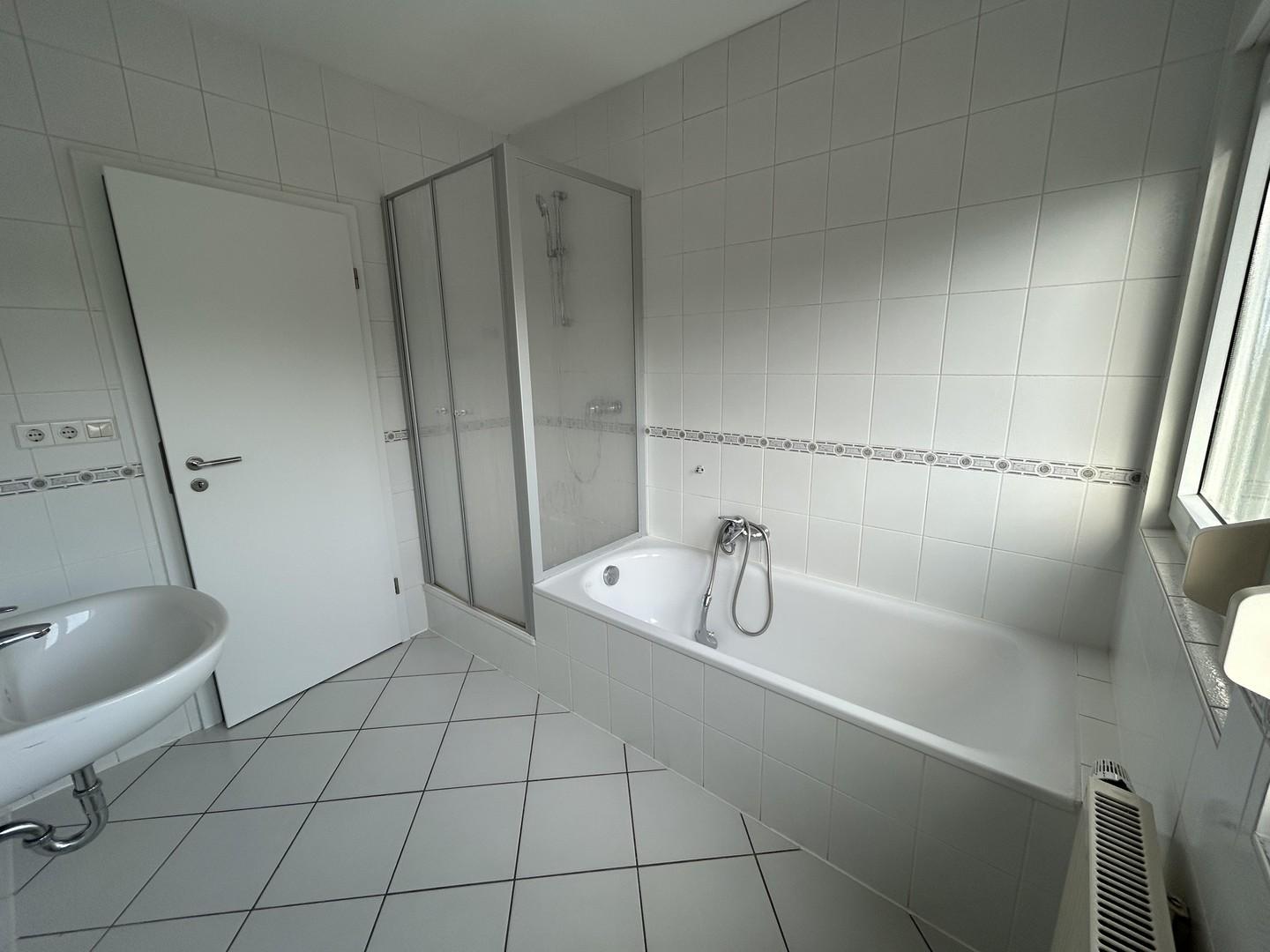 Dusche + Badewanne