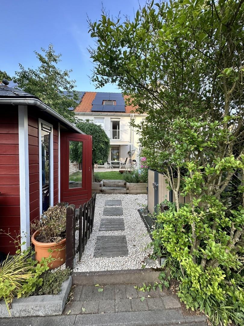Blick Garten + PV Anlage