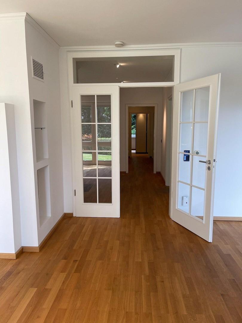 Blick durch großzügigen Flur