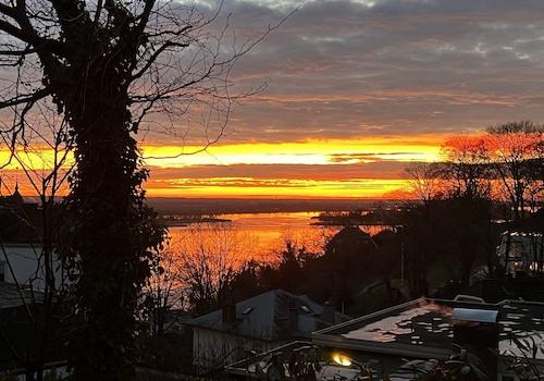 Feuerhimmel über der Elbe