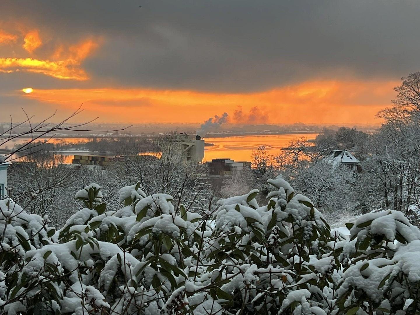 Winterlicher Sonnenaufgang