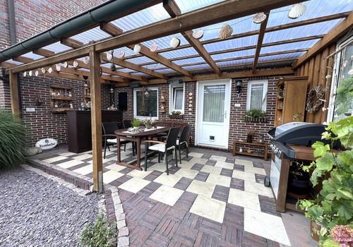 Terrasse überdacht vor dem HWR