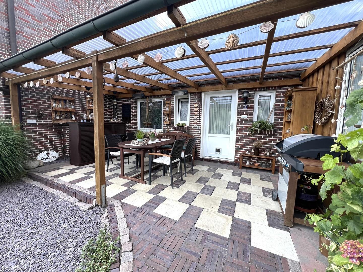 Terrasse überdacht vor dem HWR