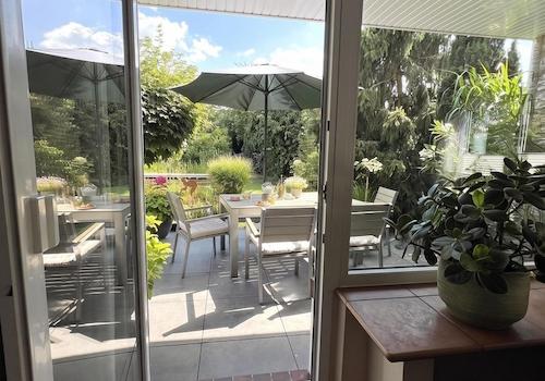Terrasse halb überdacht