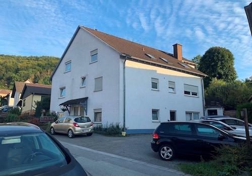 Haus Außen 1 + Stellplatz