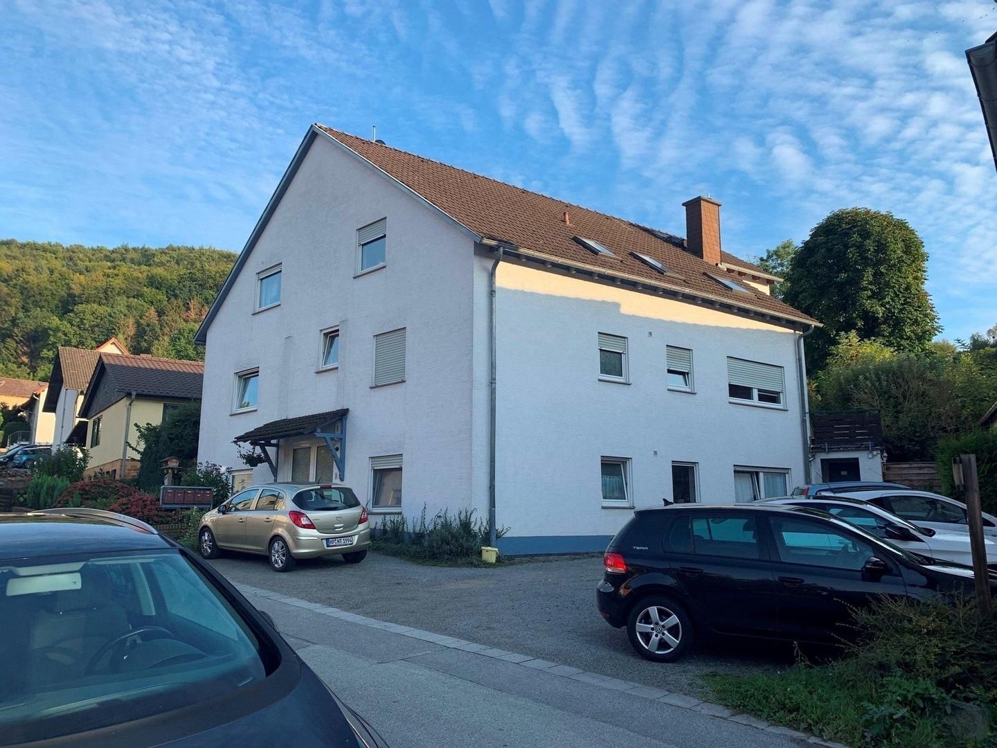 Haus Außen 1 + Stellplatz