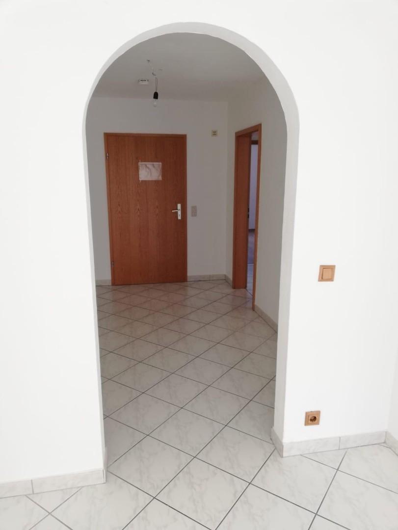 Blick Wohnbereich zu Whg-Tür