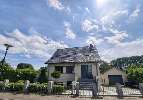 Ansicht Haus und Garten