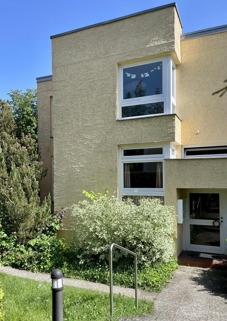 Hauseingang, Westfassade
