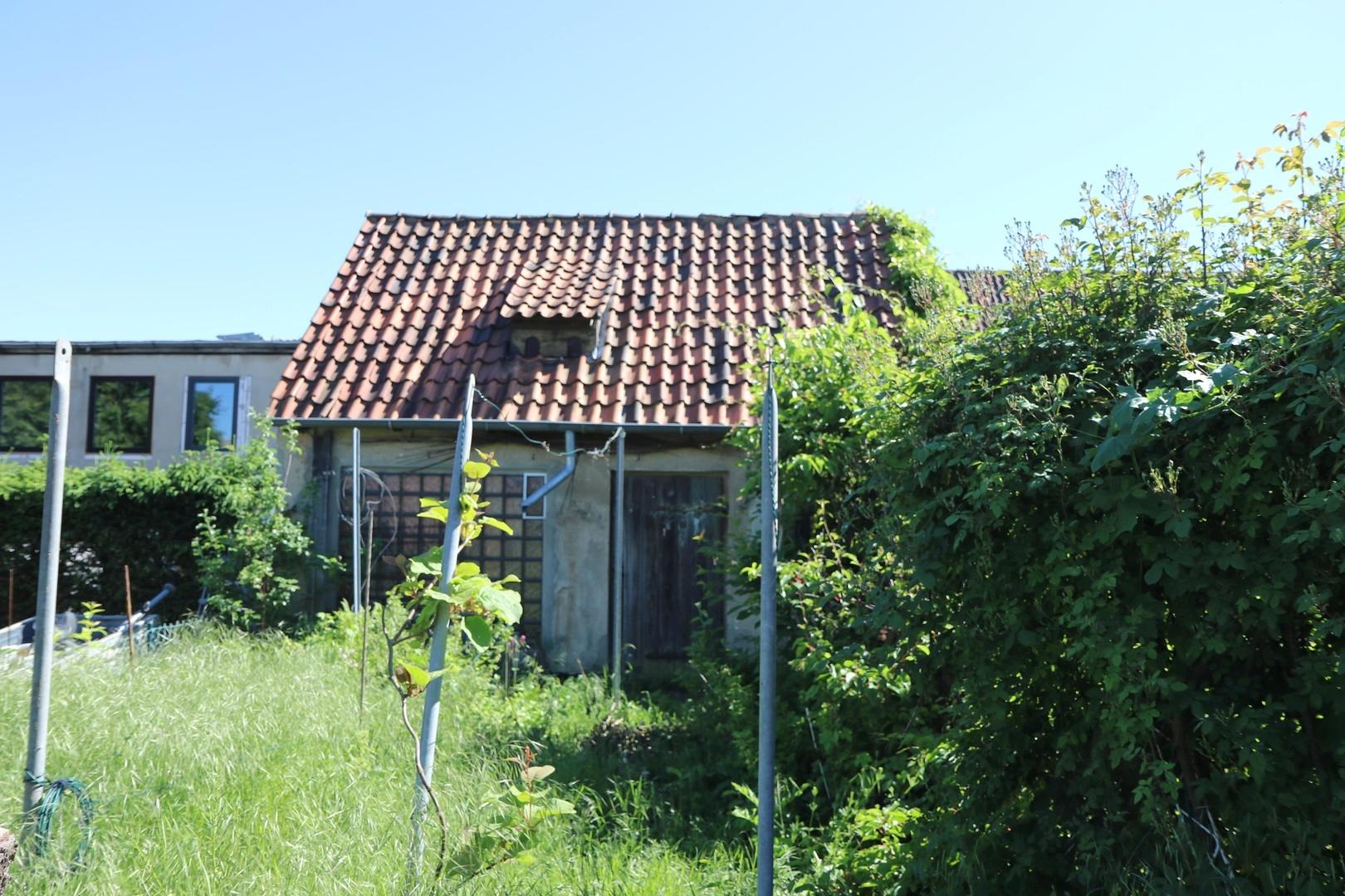 Schuppen mit Garten
