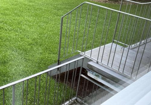 vom Balkon in neuen Garten