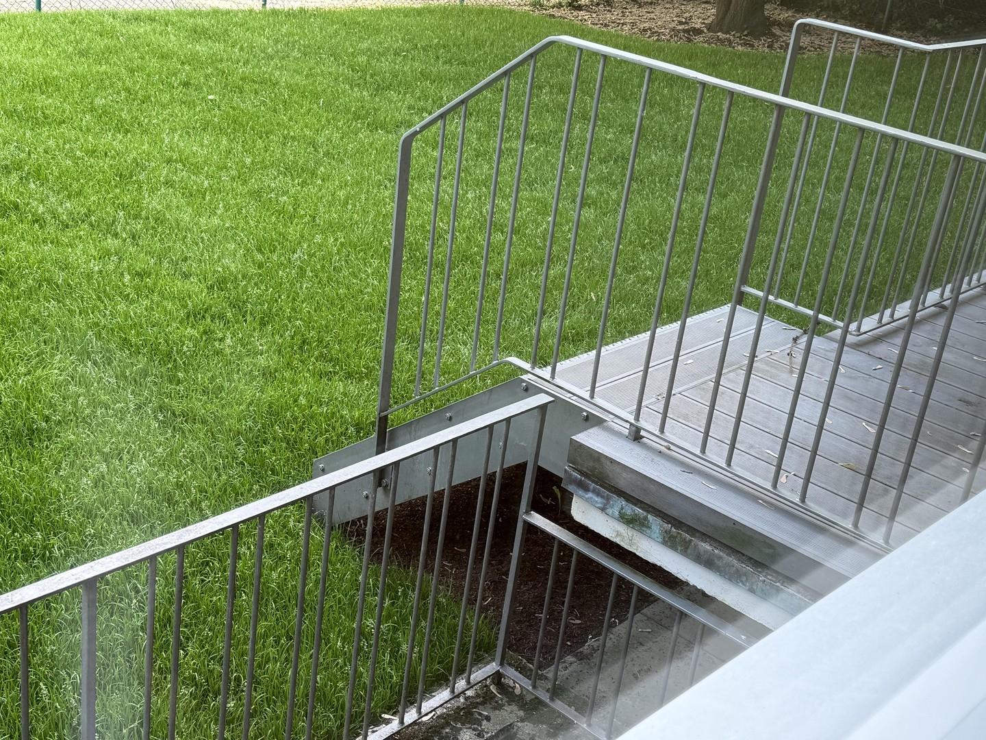 vom Balkon in neuen Garten