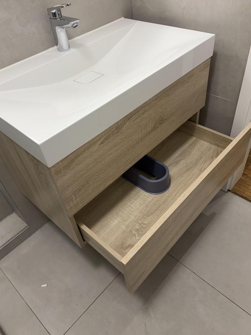 Waschbecken mit Auszug 