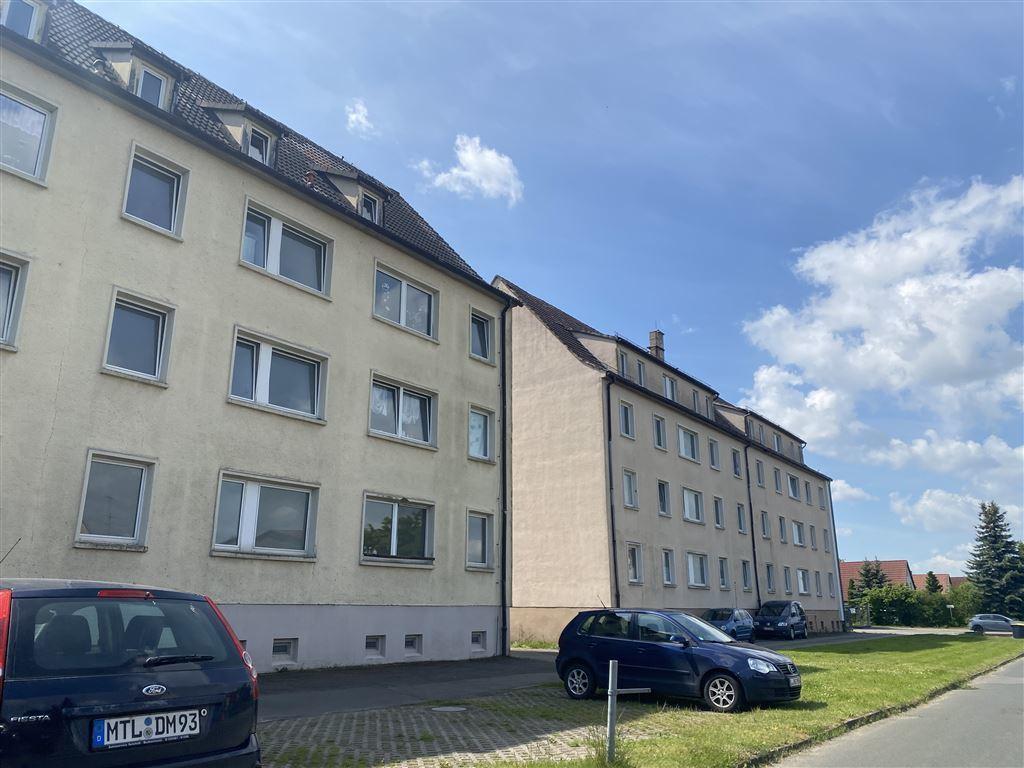 strassenseitiger Blick zu dem MFH