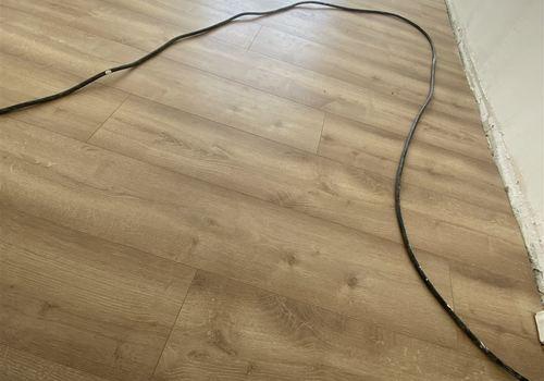 neuer Laminatboden