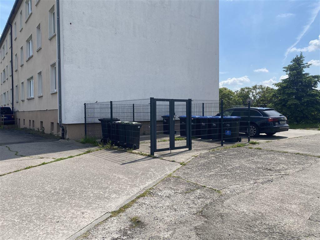 eingezäunter Müllbereich
