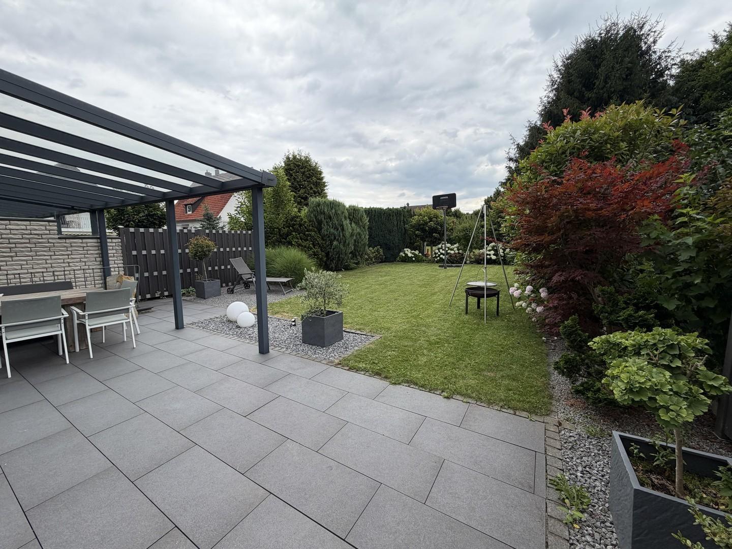 Terrasse + Garten