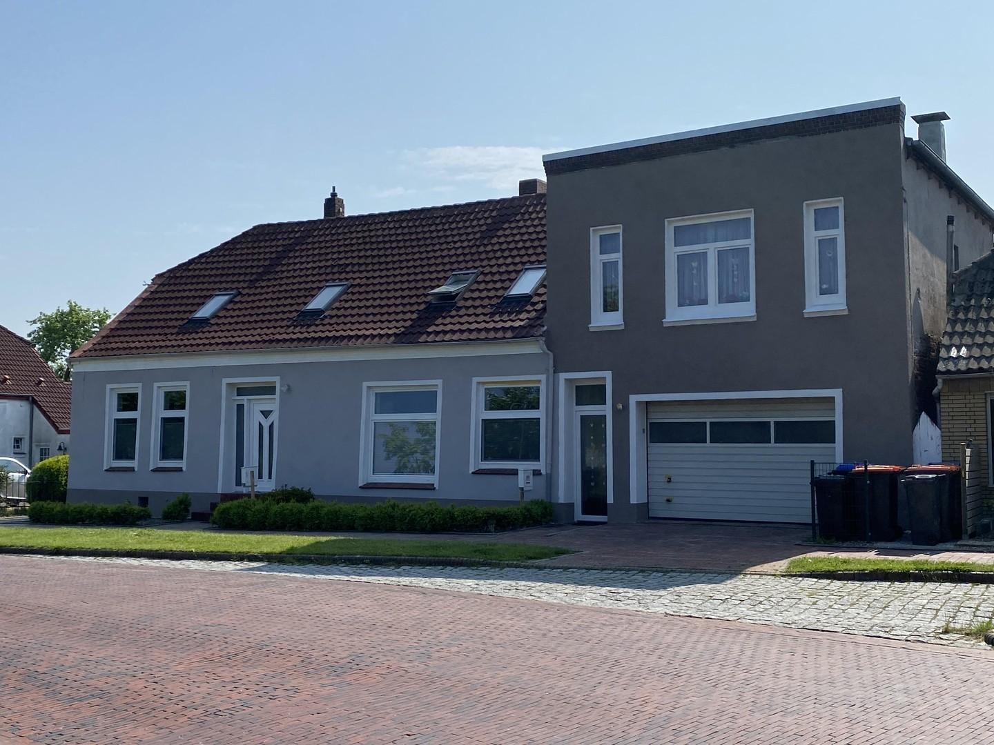 Mit großzügiger Garage