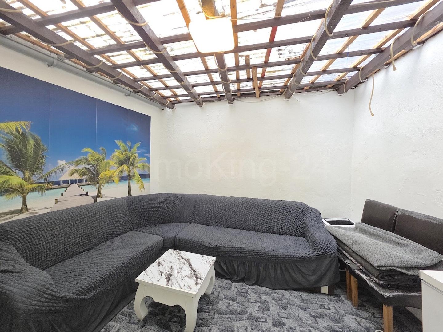 ÜBERDACHTE TERRASSE