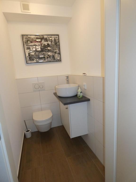 separates WC