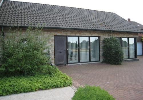 Außenansicht/ Eingang, vorne