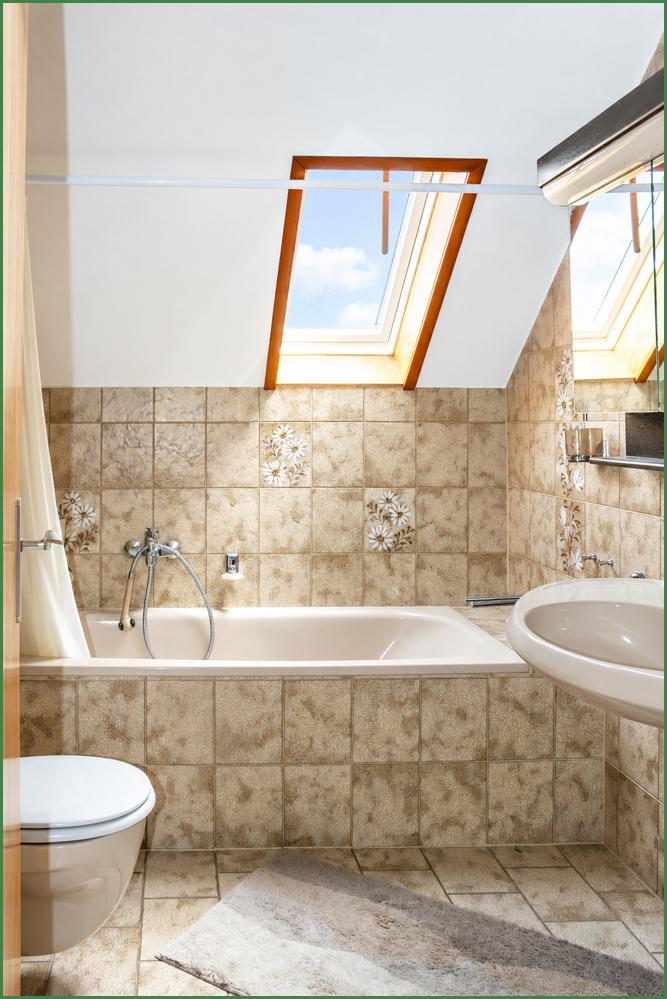 Badezimmer 1 mit Badewanne