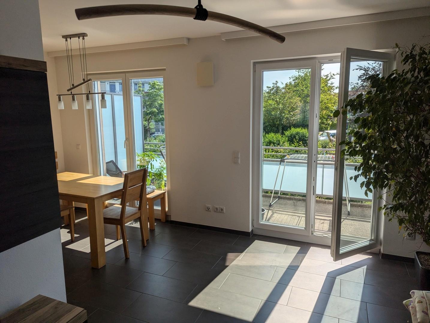 Ein sonniges Wohnzimmer