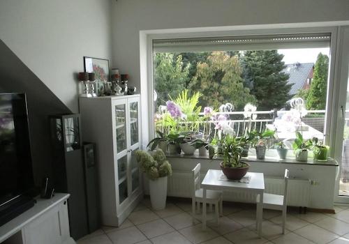 Blick Wohnzimmer auf Balkon 