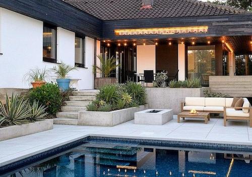 Terrasse mit Poolbereich