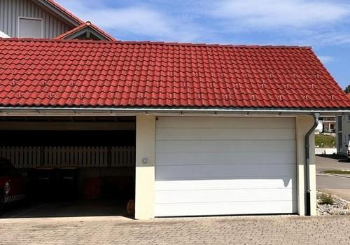 Hausansicht_2_Garage_Carport