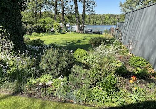 Blick von der Terrasse zum See