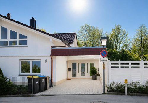Eingang/ Einfahrt