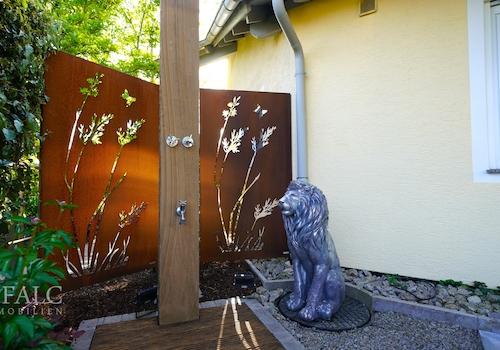 ... und Outdoor-Dusche