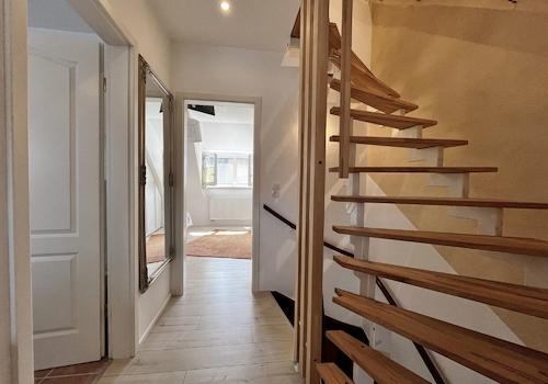 Flur Dachgeschoss mit fester Treppe zum Spitzboden