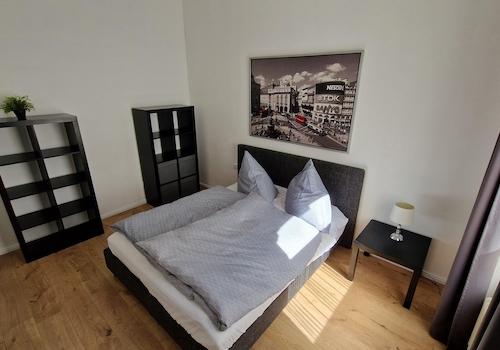 Schlafzimmer 1