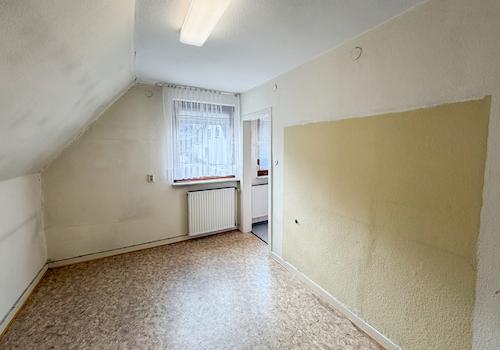 Ankleidezimmer  (Küche mgl.) 