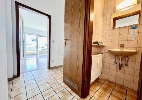 FLUR MIT GÄSTE WC