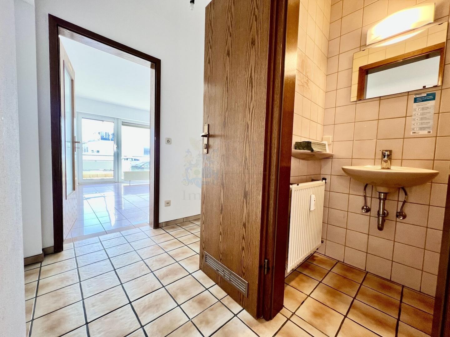 FLUR MIT GÄSTE WC