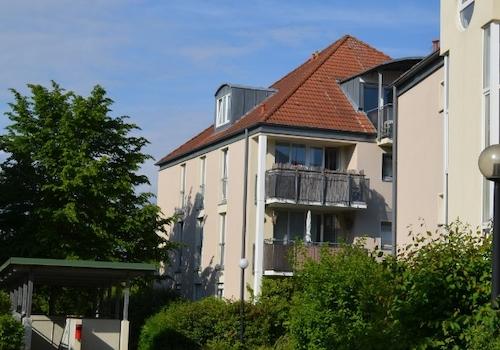Sicht seitlich aus der Straße