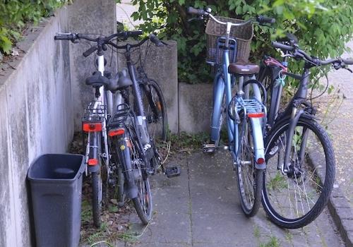 Fahrradstellflächen reichlich