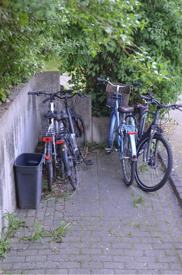 Fahrradstellflächen reichlich