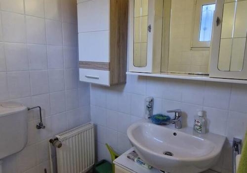 Badezimmer unten.jpg