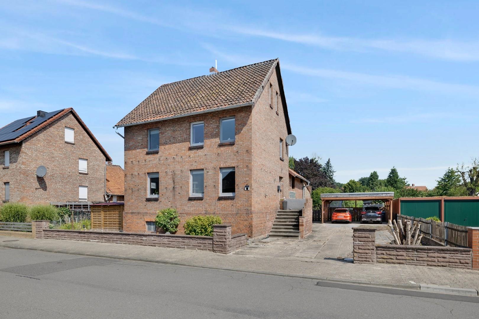 Straßenansicht