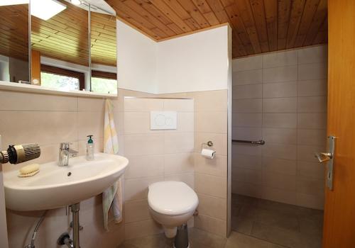 Modernisiertes Duschbad