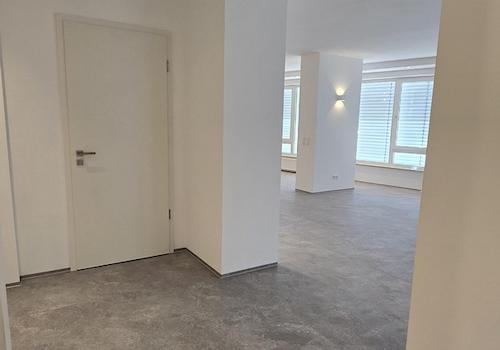 Blick v. Eingangst. / Tür WC