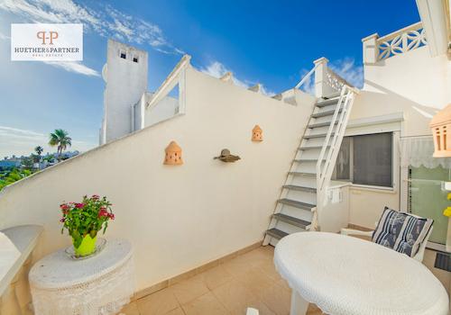 Balkon mit Treppe zur dachterrasse