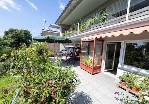 großzügige Terrasse