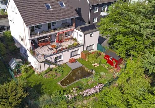 Südseite mit Garten & Terrasse
