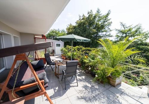 großzügige Terrasse