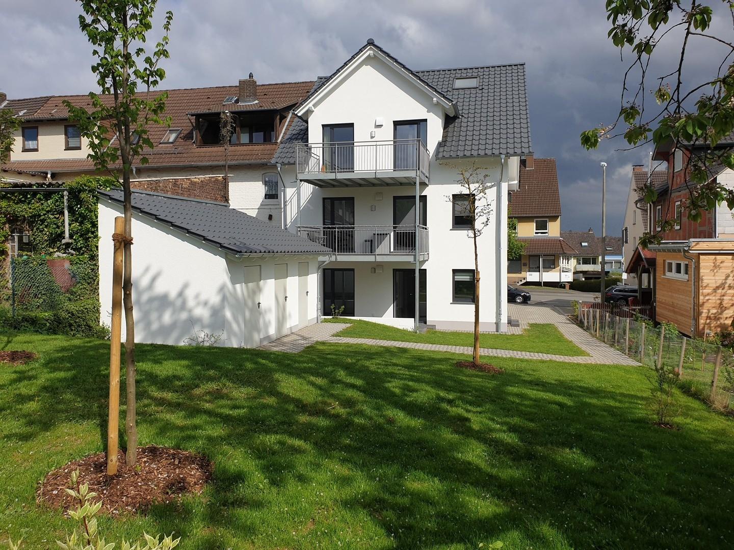 Westansicht mit Abstellräumen